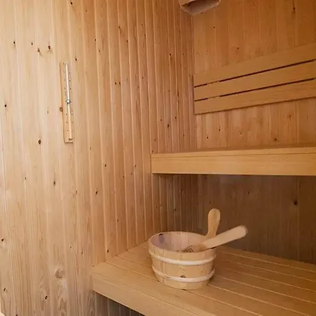 Chalet Modern With 2 Bathrooms West-Graftdijk