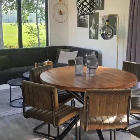 Modern With 2 Bathrooms Alpehytte West-Graftdijk